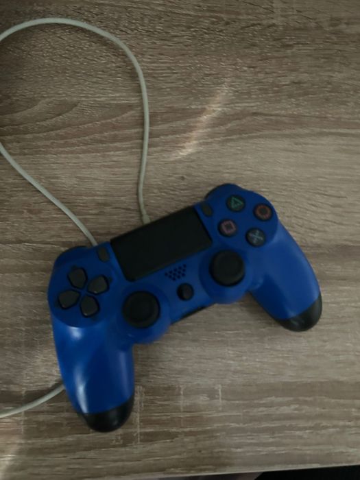 Vand ps4 in stare perfecta