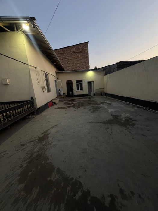 Уй сотилади 2.7 сотих, магазини блан бирга