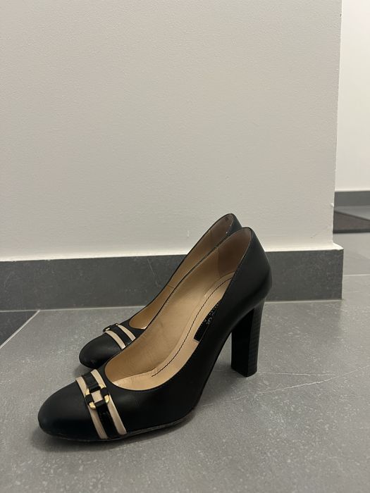 Pantofi cu toc negri