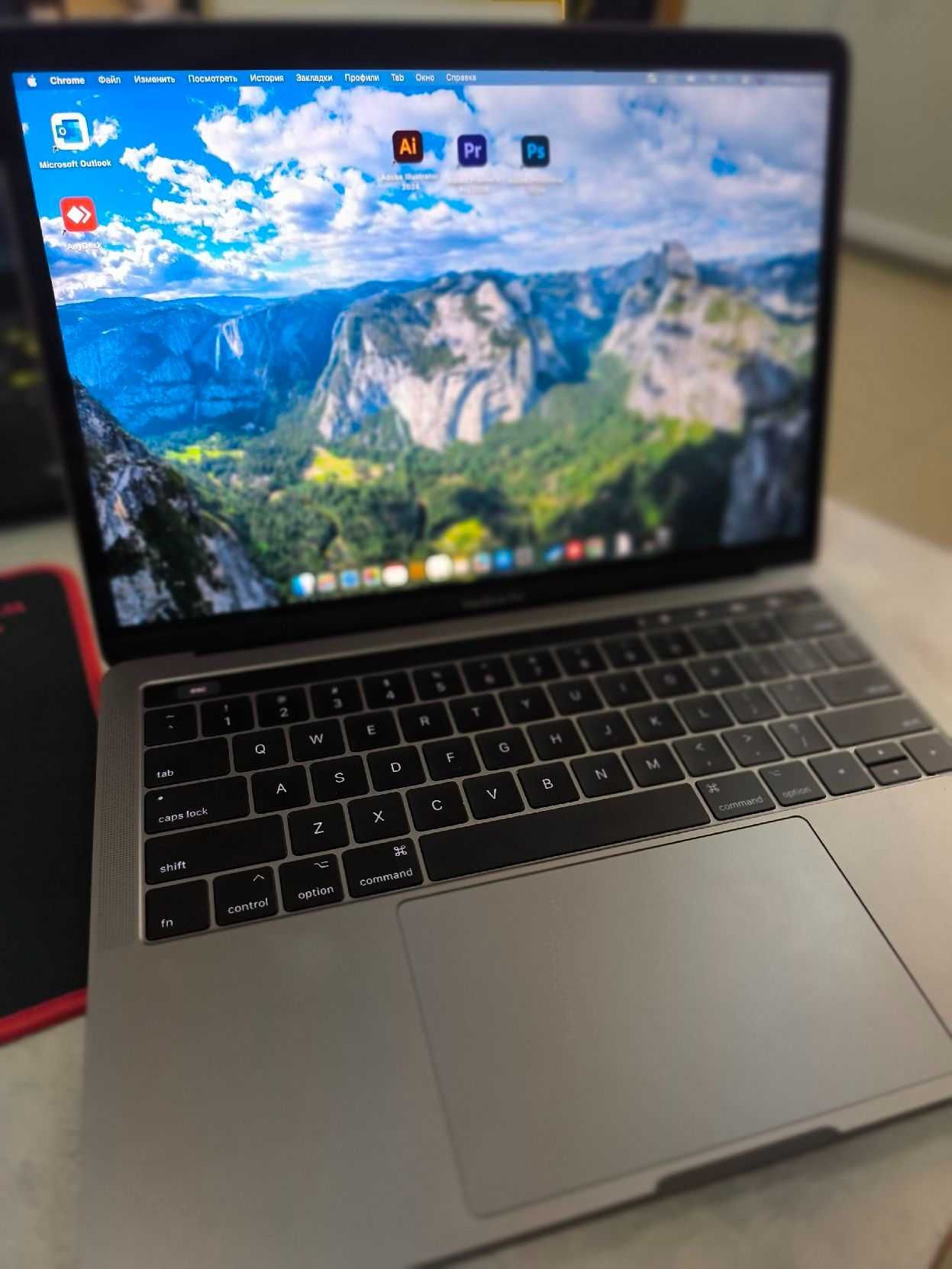 Macbook Pro 2017 Touch Bar + Touch ID