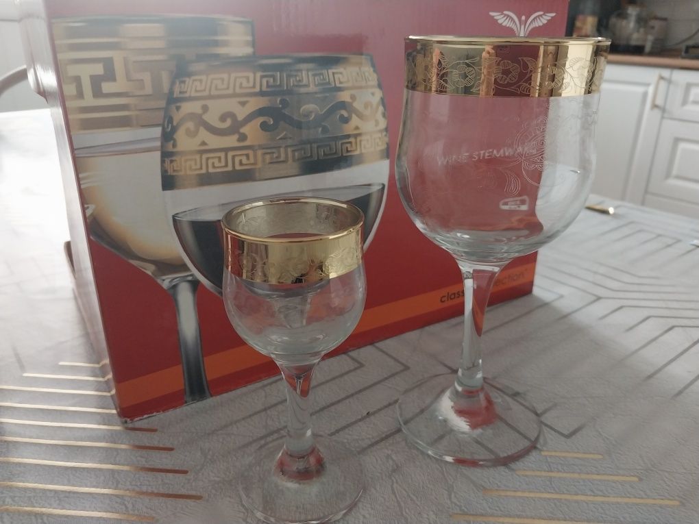Продам фужеры в наборе 12*12. В количестве 24 штук. На 12 персон.