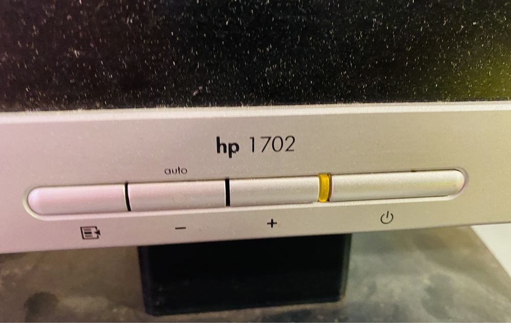 Монитор HP 1702 - 45 лв.