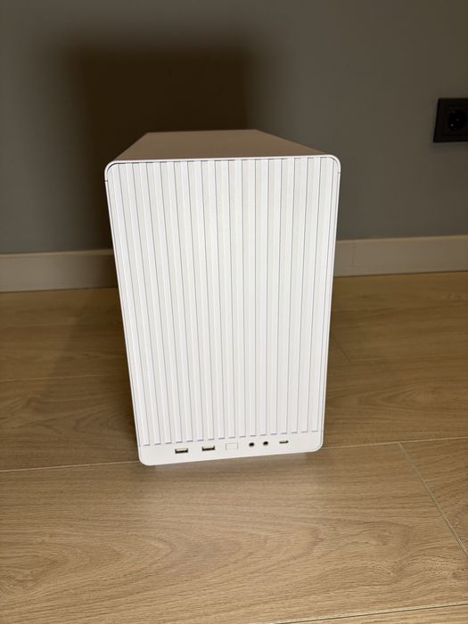 Корпус для ПК Lian-Li A3 Mini Tower