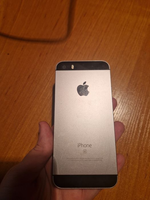 IPhone SE Айфон se работает, но нужно менять акб