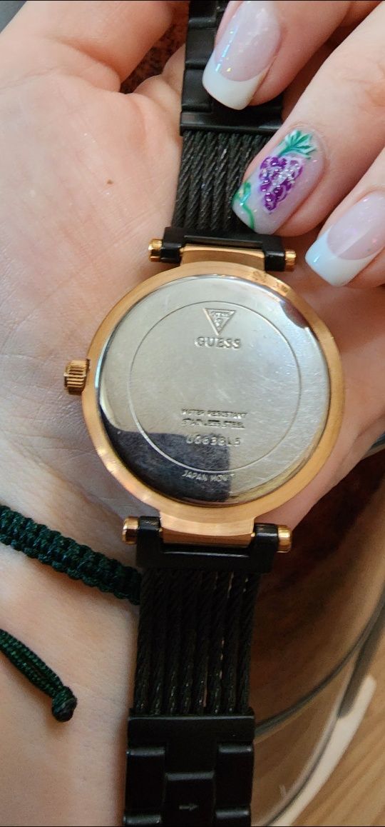 Часы женские Guess оригинал пользованы пару раз