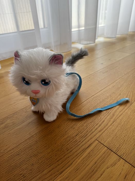 Pisicuță interactivă „Mimi” – miaună și merge cu ajutorul bateriilor