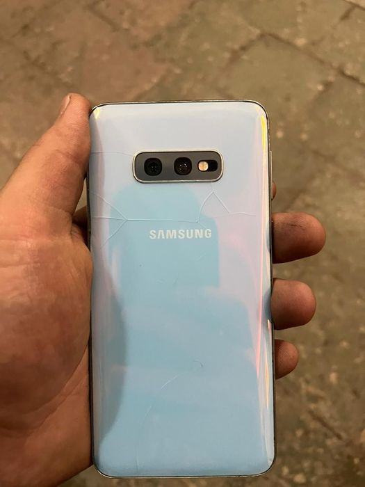 Продам самсунг с10е