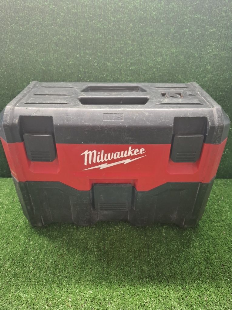 Прахосмукачка на Milwaukee M18 VC-2