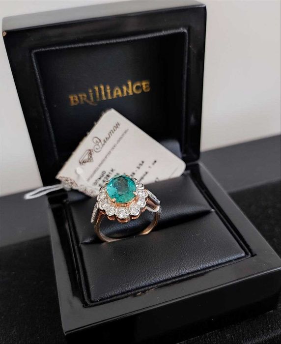 Кольцо золотое Эльтон с изумрудом и бриллиантами 17 размер