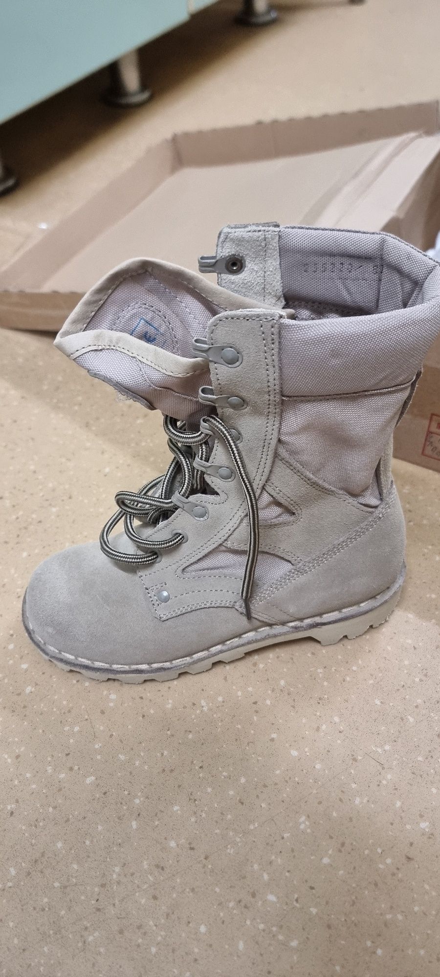 Bocanci militari combat