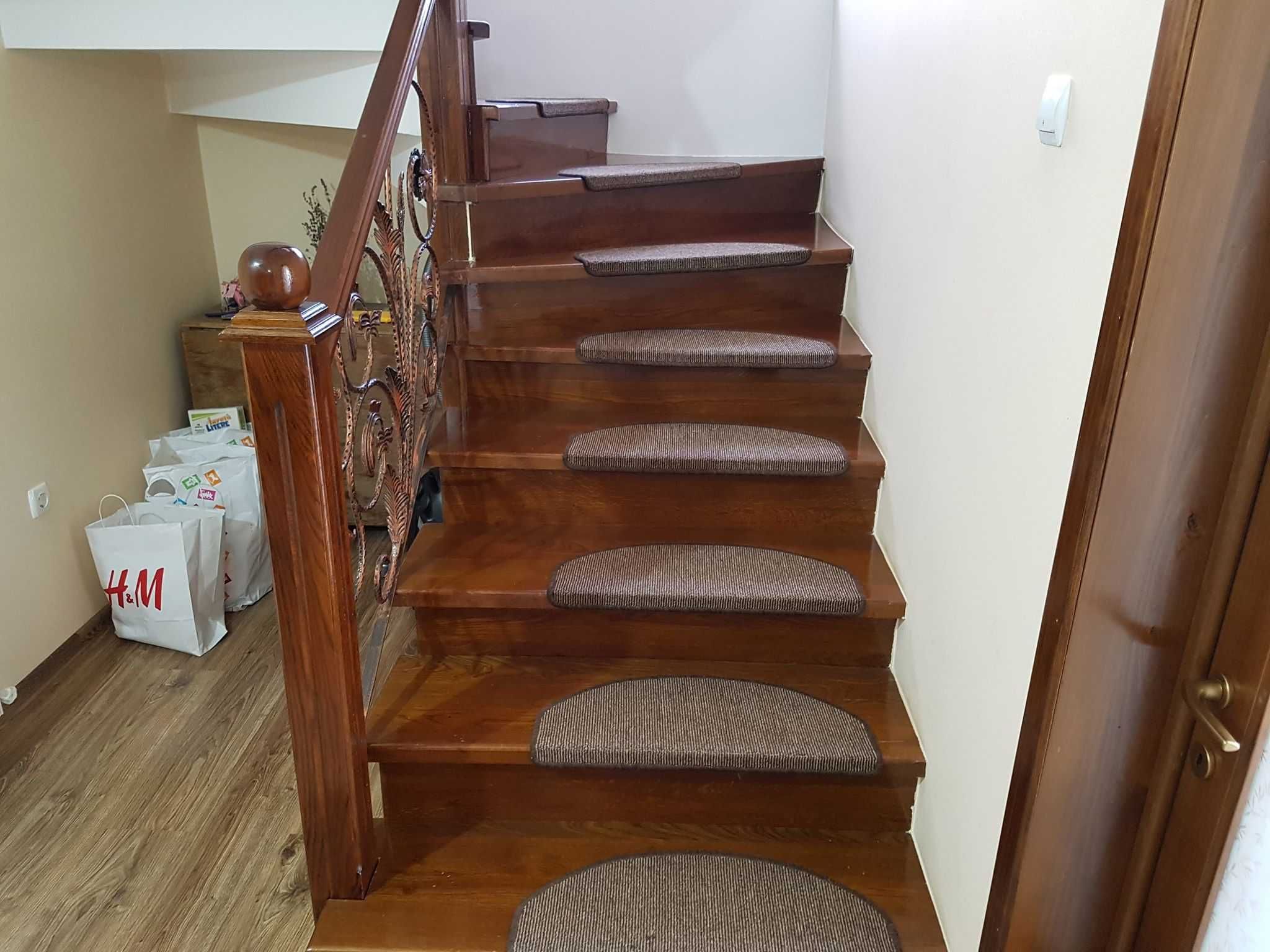 Scari lemn masiv - Trepte/ Contratrepte/ Balustri Trepte lemn 4cm