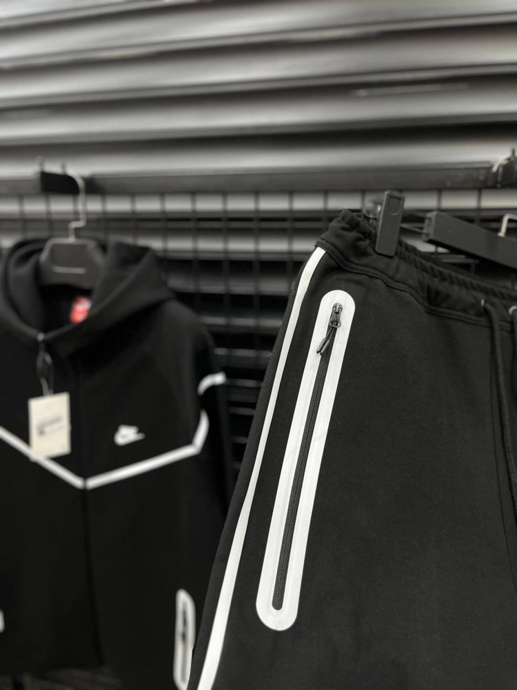 Nike Tech Fleece reflective