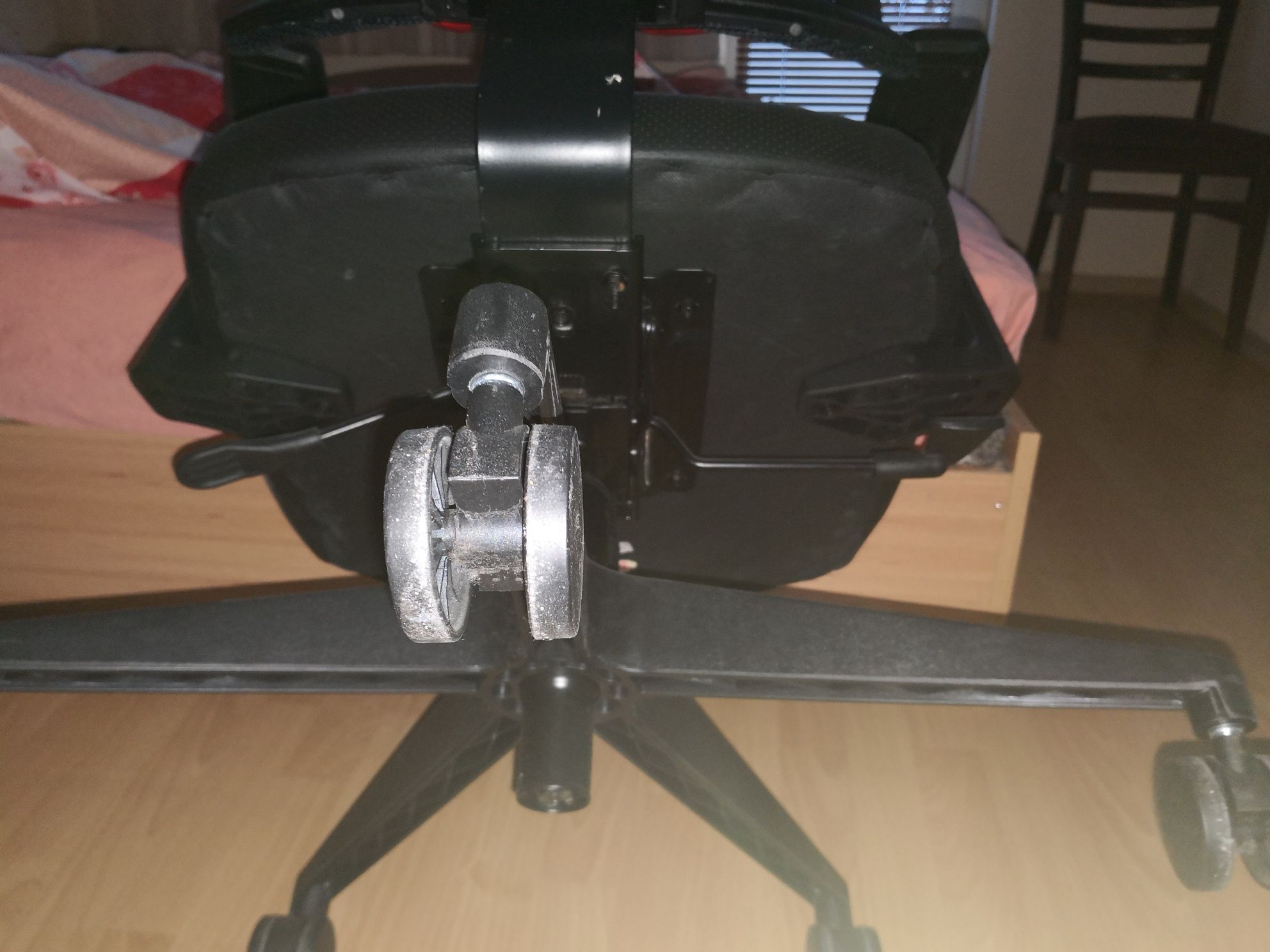 Продавам,
Геймърски стол ThunderX3 YAMA1 Черно/Червено