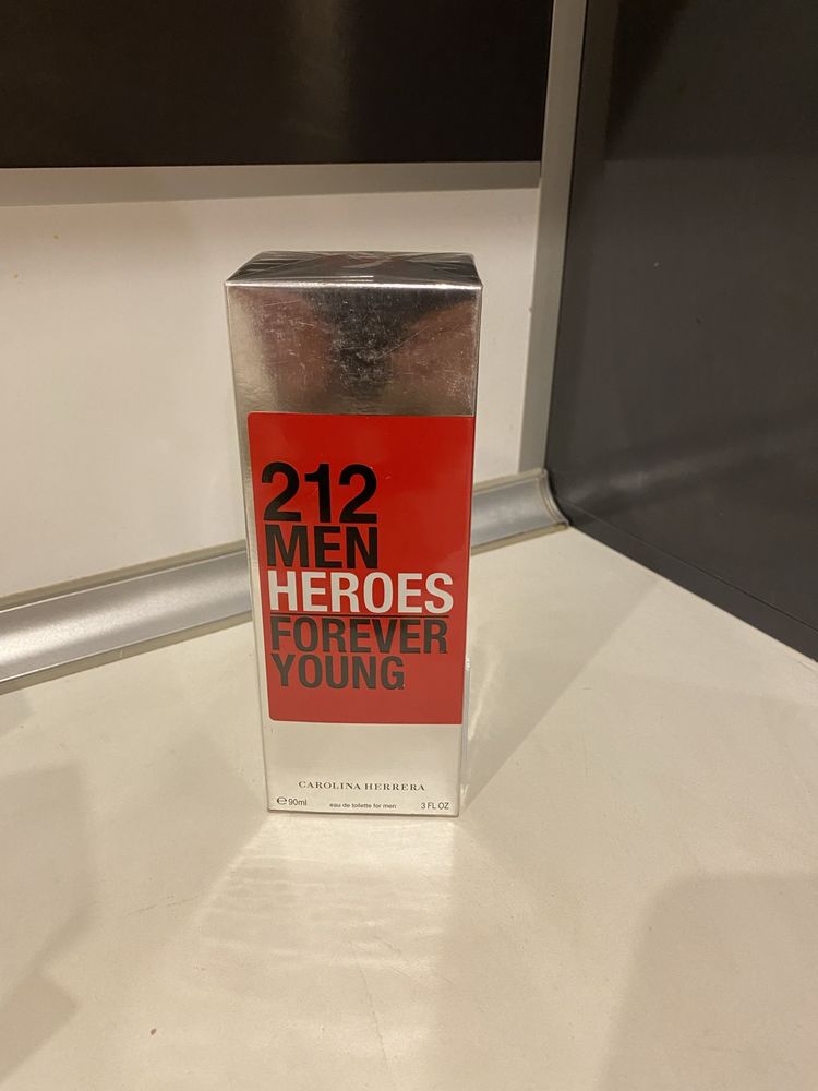 Carolina Herrera 212 Men Heroes Forever Young 90 ml EDT