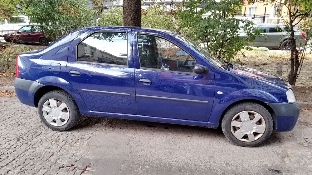 Продавам Дачия Логан