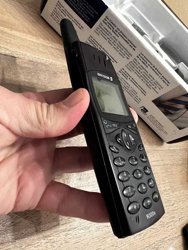 Telefon Ericsson R320