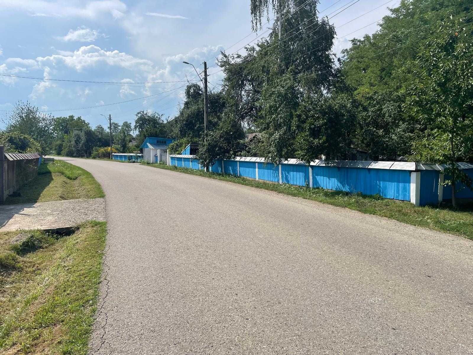 Vând casă bătrânească situată la 13 km de Târgu Neamț