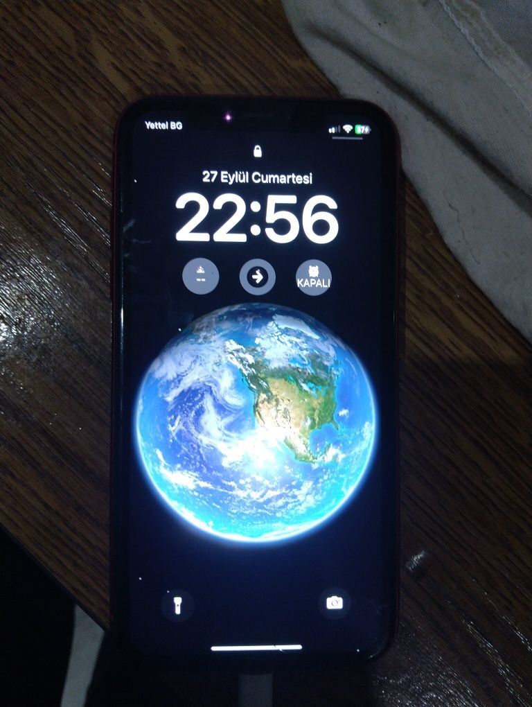 Продавам iPhone HR