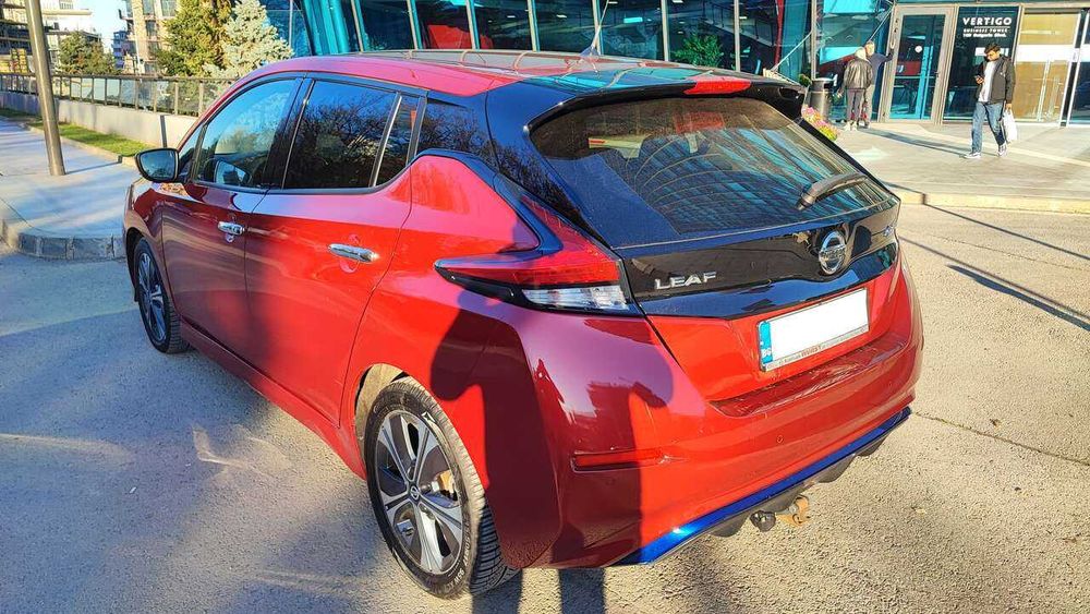 Продавам перфектен Nissan Leaf N-Connectа 40kWh
