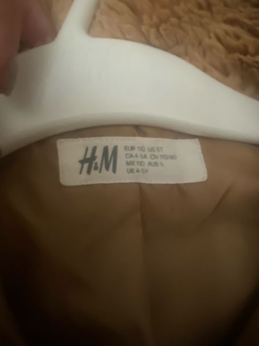 Palton next si blana h&m 4-5 ani