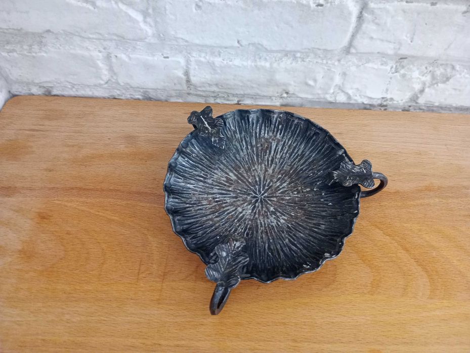 Стар пепелник от ковано желязо