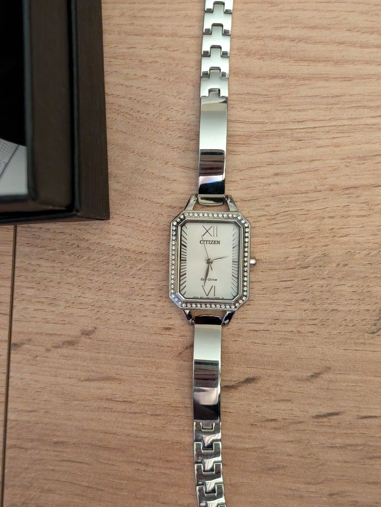 Дамски луксозен часовник Citizen EM0980-50A