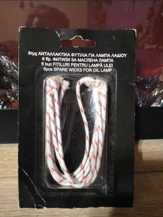 Fitiluri pentru lampa cu ulei.