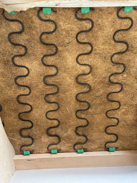 Canapea confortabila (3 locuri)