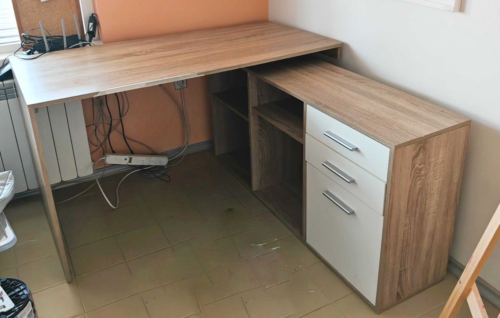 Офис Бюро в в прилично състояние