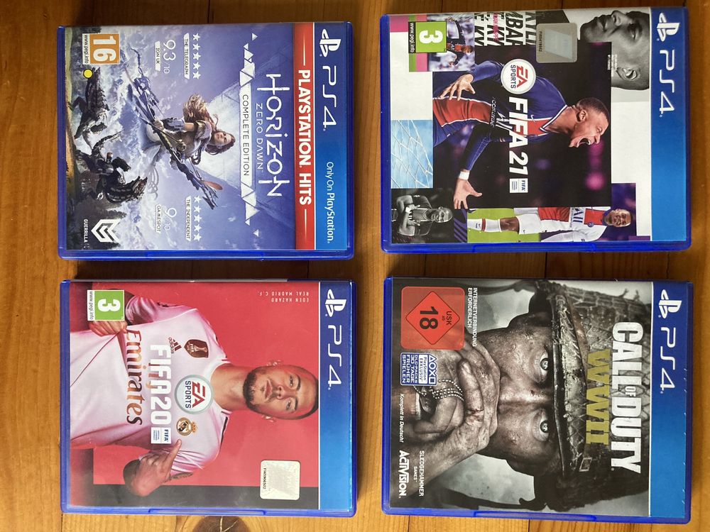 PS4 Slim + Игри + Станция за джойстик