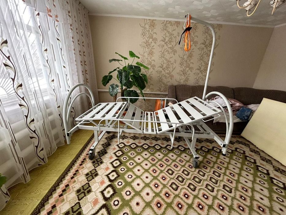 Медицинская кровать для лежачих больных