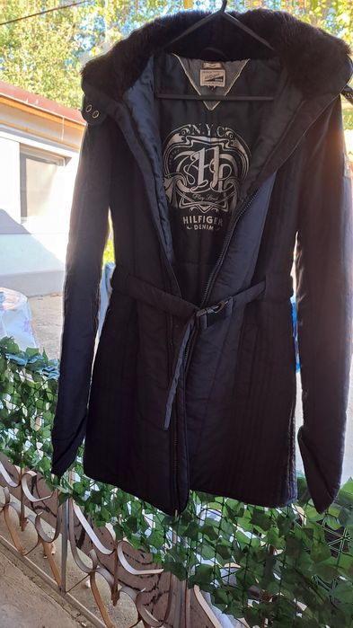 Geaca dama  groasa Tommy Hilfiger masura S-M 120 lei