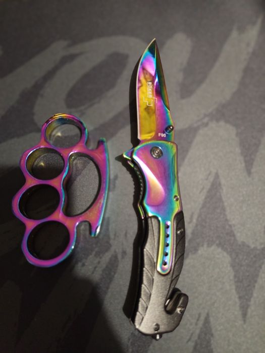 СПЕШНО! КОМБО: Нож BÖKER Rainbow F90  + Метален бокс ХАМЕЛЕОН