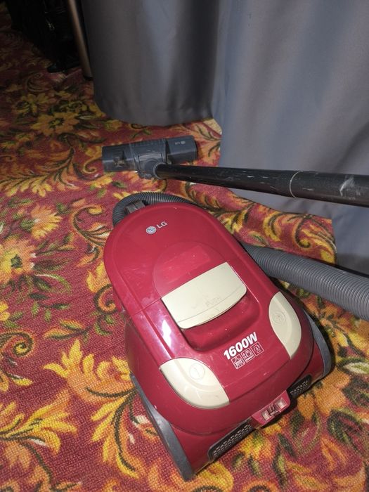 Пылесос LG 1600W полностью рабочий