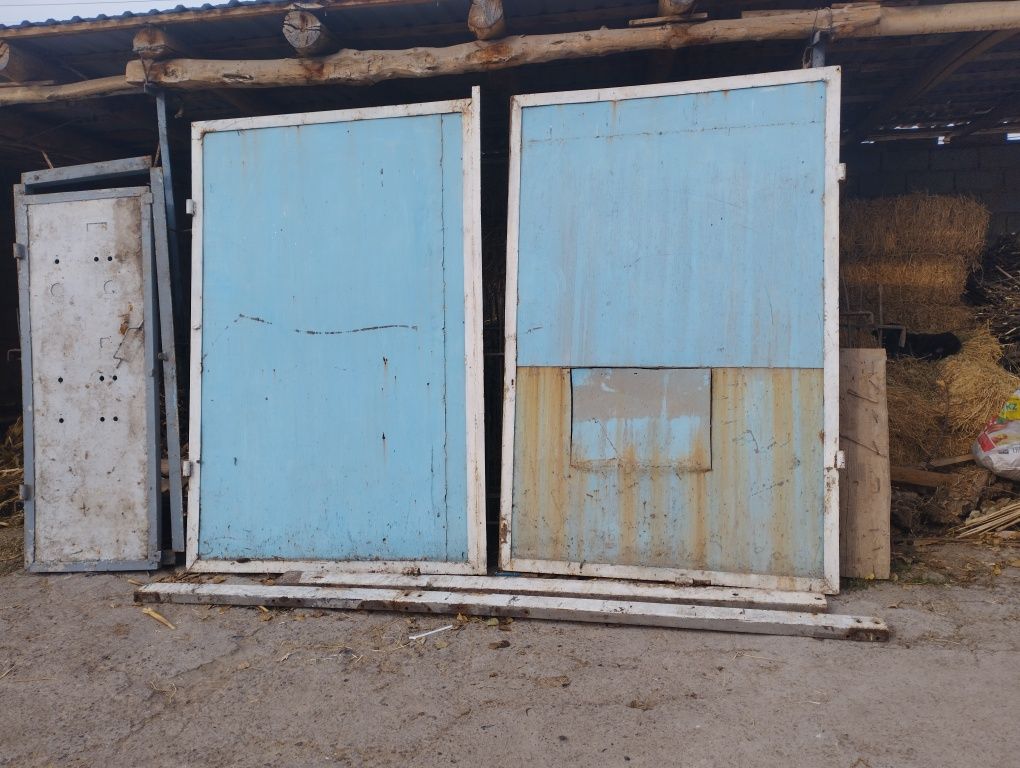 Ворота на гараж б/у в комплекте
