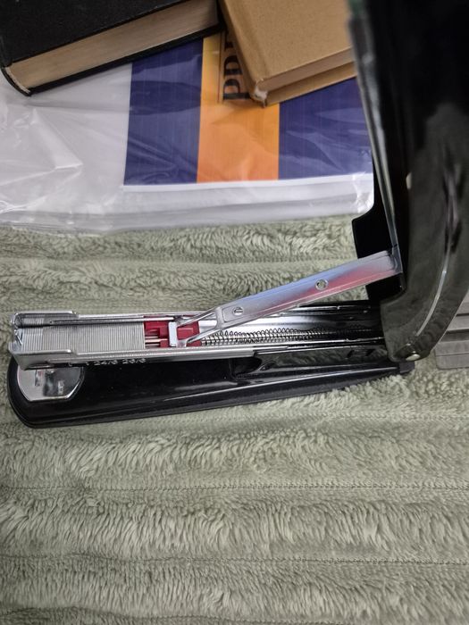 Степлер, дырокол, циркули, файлы файловые папки