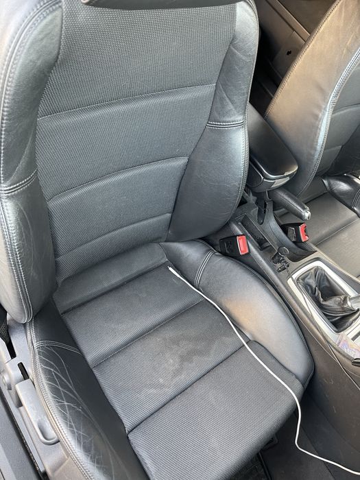 Curatare tapiteri auto