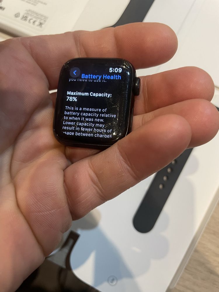 Apple watch Se 2 40 mm пълен комплект