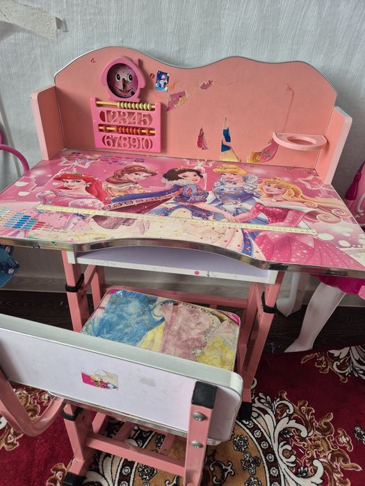 Продам детский письменный столик