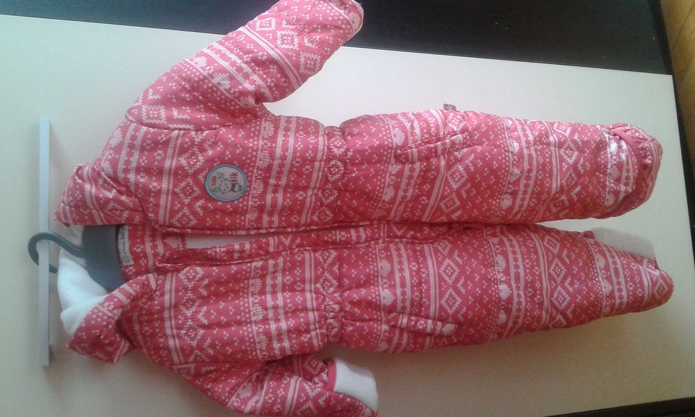 Детски якенца и зимен космонавт