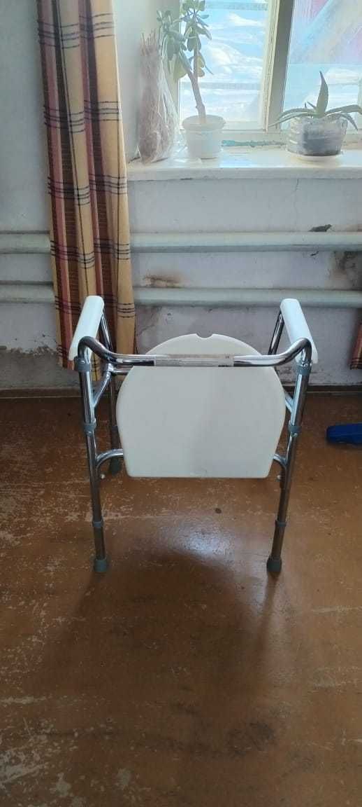 продам кресло туалет для пожилых людей