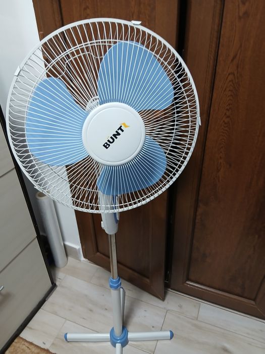 Vand ventilator de camera.