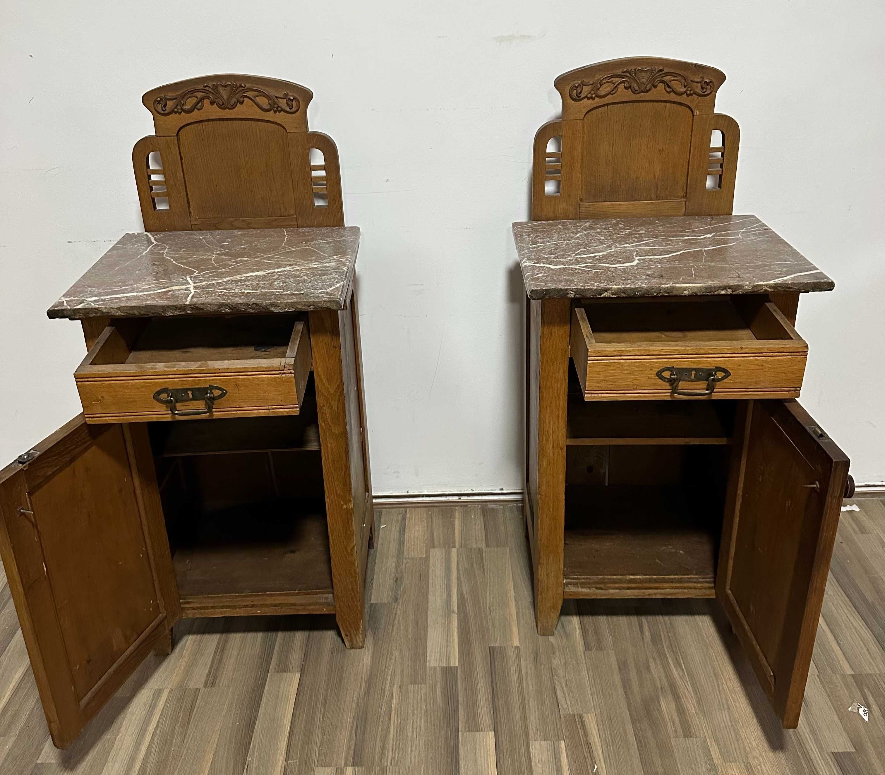 Set 2 Noptiere vintage din lemn masiv; Noptiera cu usa si sertar