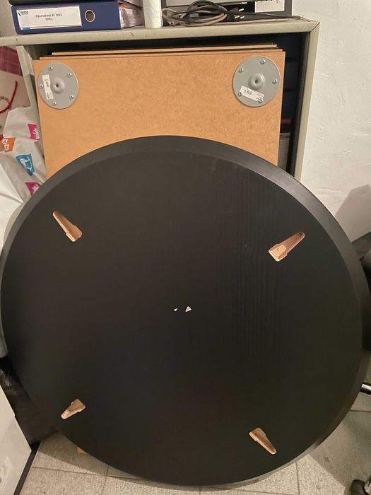 Мебели за офис - бюра, столове, принадлежности