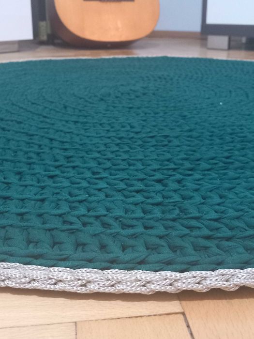 Ръчно изплетен килим