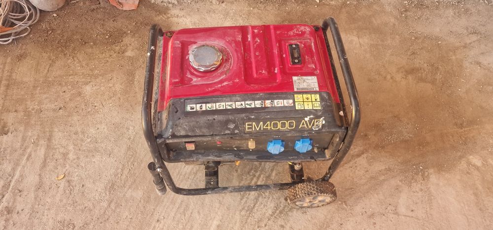 Generator curent pe benzina em 4000 Avr