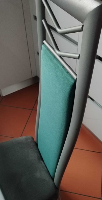 Vând masa de  bucătărie extensibila