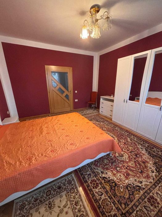 Închiriez apartament la casă mobilat și utilat în Cartierul Florilor