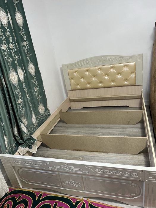 Төсек матраспен сатылады