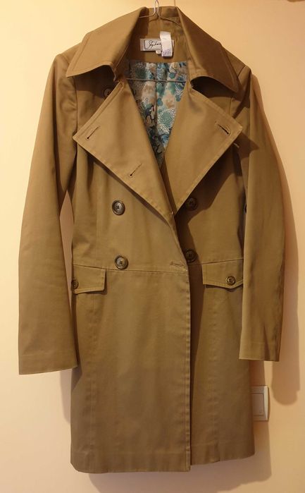 Trench coat cambrat, design deosebit Stephanie Anais